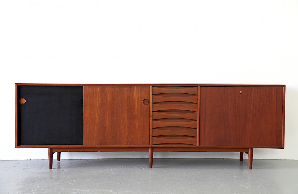 Design Classic Teak Sideboard Model Triennale by by Arne Vodder for Sibast 1957 - Made in Denmark_1