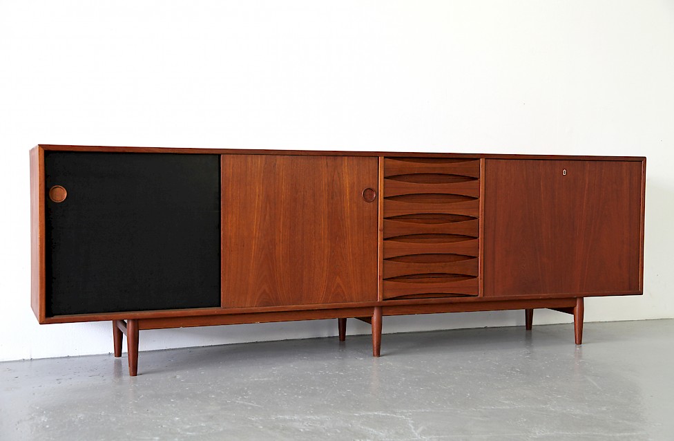 Design Classic Teak Sideboard Model Triennale by by Arne Vodder for Sibast 1957 - Made in Denmark_4