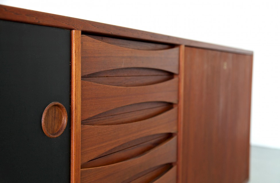 Design Classic Teak Sideboard Model Triennale by by Arne Vodder for Sibast 1957 - Made in Denmark_Gallery