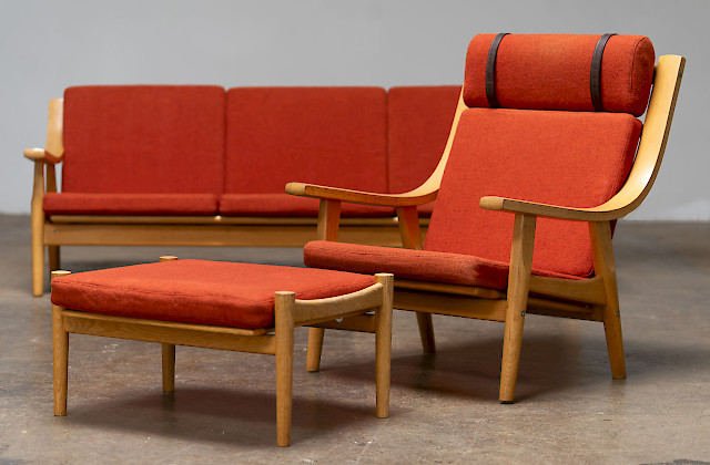 Hans J. Wegner - Loungesessel und Ottomane