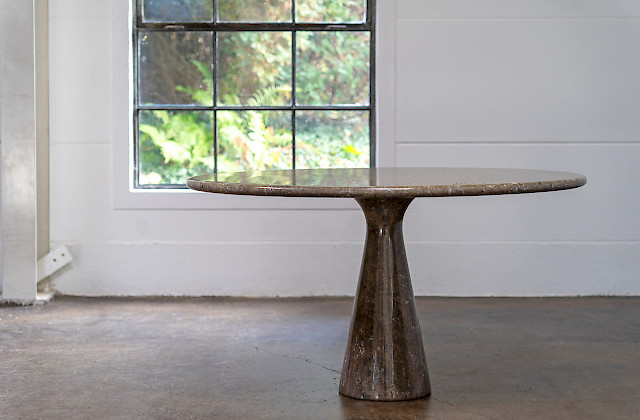 Angelo Mangiarotti – „M1“ Esstisch aus grau-braunem Marmor