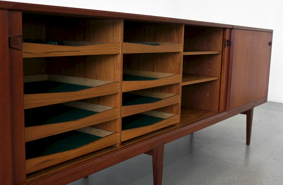Danish Modern Large Teak Sideboard by H. Rosengren Hansen for Brande Møbelindustrie 1950 - Made in Denmark_8