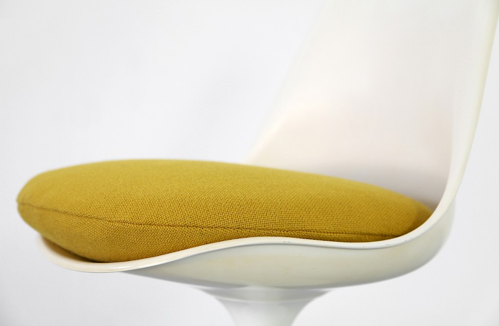 Tulip Chairs by Eero Saarinen with Mustard Yellow Cushions Knoll International, 1950s