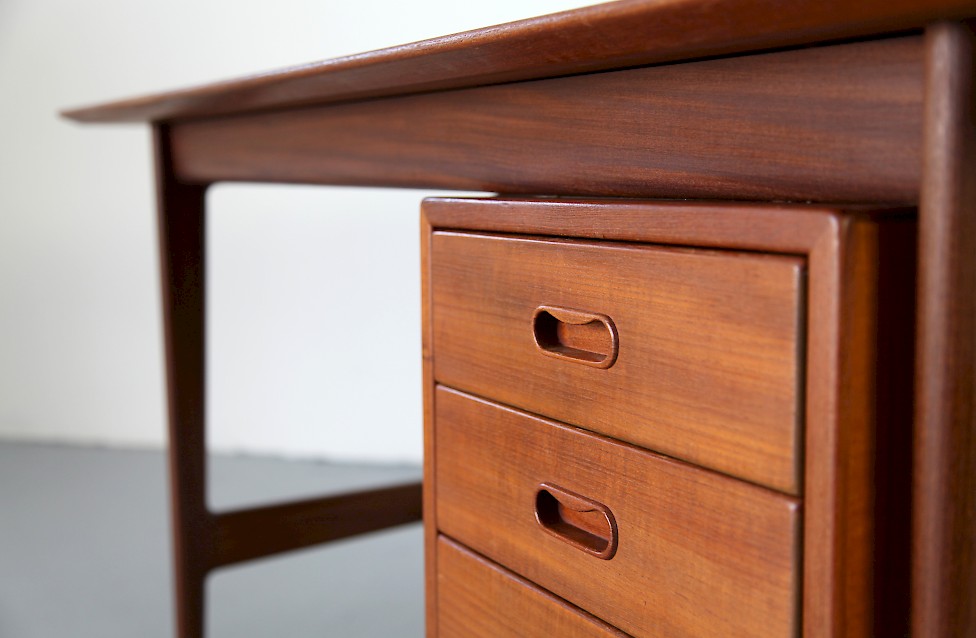 Danish Modern Teak Writing Desk / Schreibtisch by Arne Vodder for Sibast - Made in Denmark_5