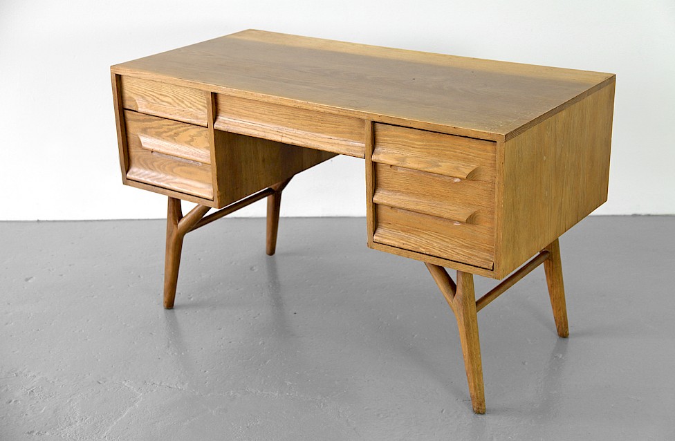 Mid Century Modern Oakwood Desk by Paul Laszlo for Brown Saltman - Made in USA_2