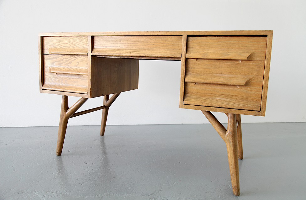 Mid Century Modern Oakwood Desk by Paul Laszlo for Brown Saltman - Made in USA_4