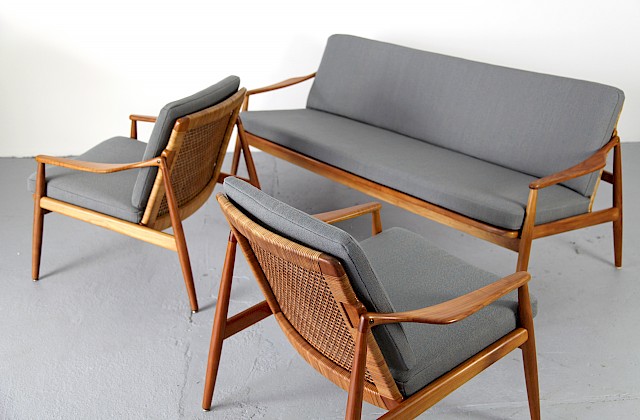 Mid Century Modern Cheery Wood Three Seater Sofa by Hartmut Lohmeyer for Wilkhahn - Made in Germany_Gallery