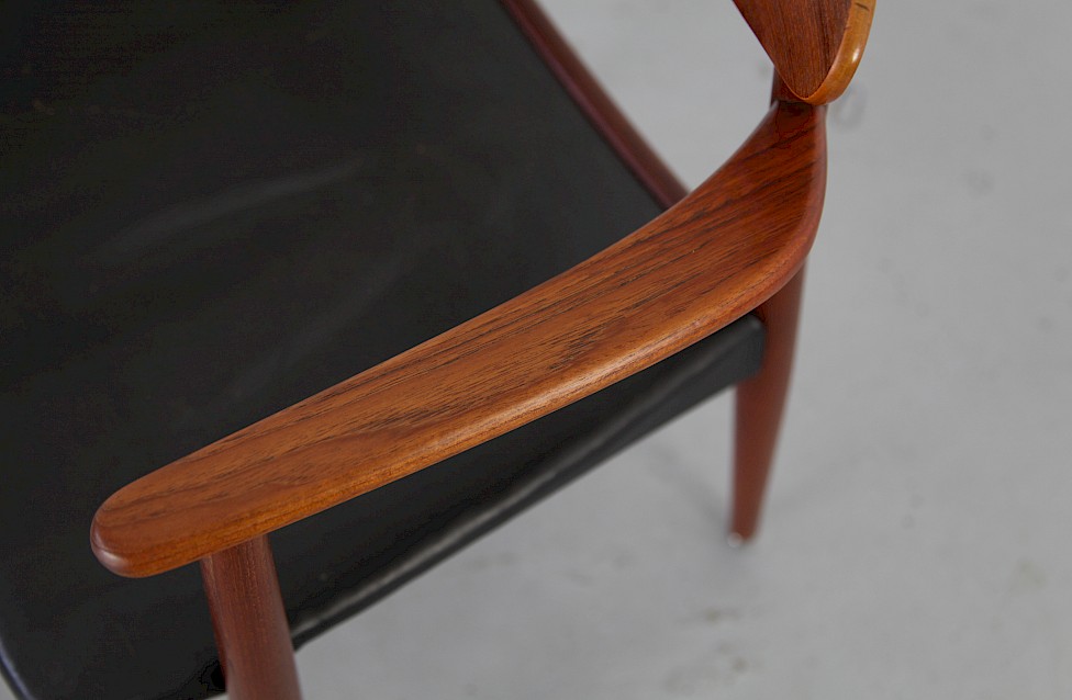 Teak and Leather Arm Chair / Armlehnstuhl mod 1656 by M. A. A. Ejner Larsen and A. Bender Madsen for Naesved Møbelfabrik - Made in Denmark_1