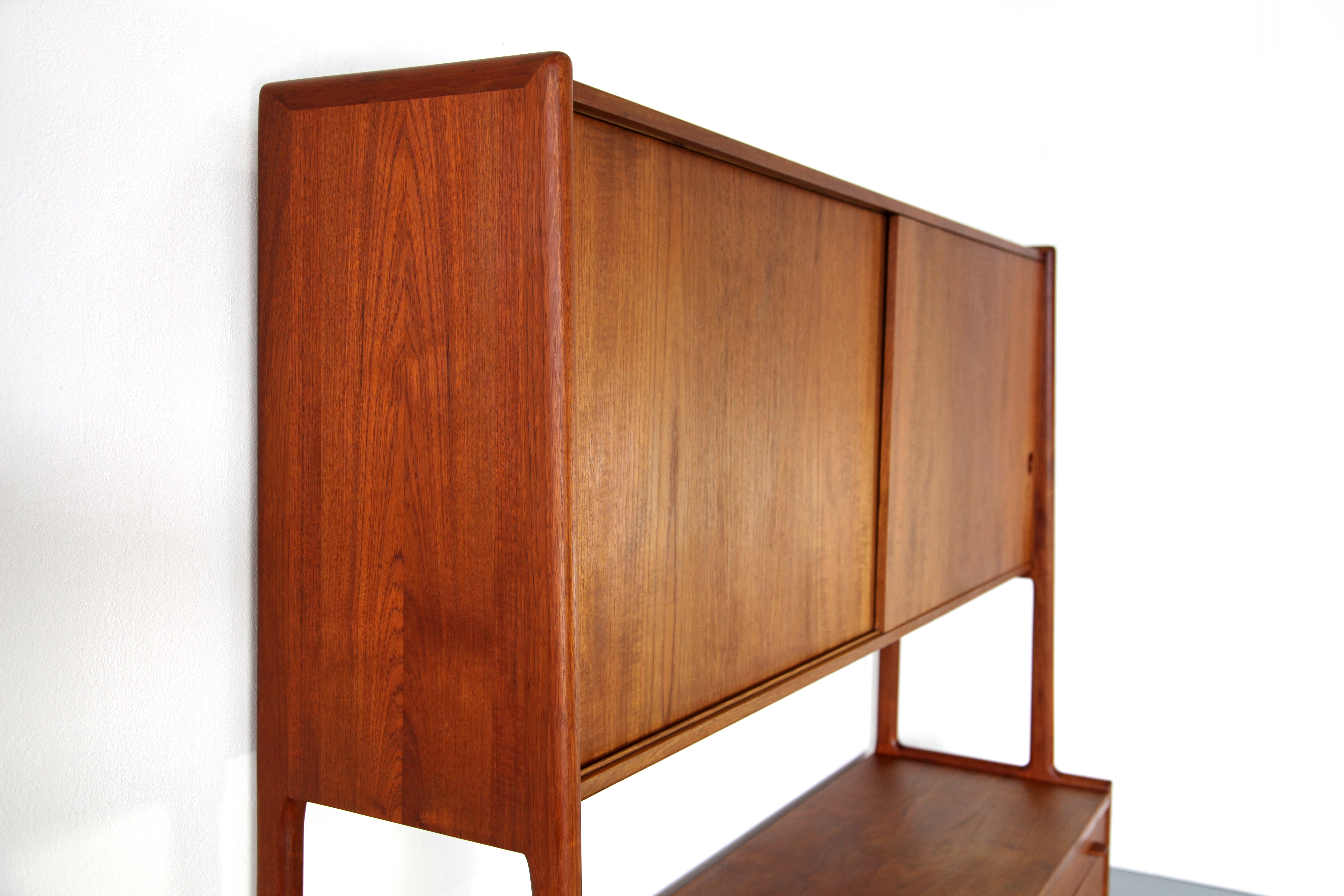 Teak and Oak Highboard Service Cabinet mod RY20 by Hans J Wegner for RY Mobler - Made in Denmark_4