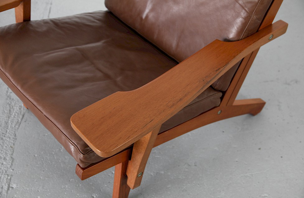 Teak Easy Chair with leather cushions model G-375 by Hans J. Wegner, Produces by Getama, Denmark_1