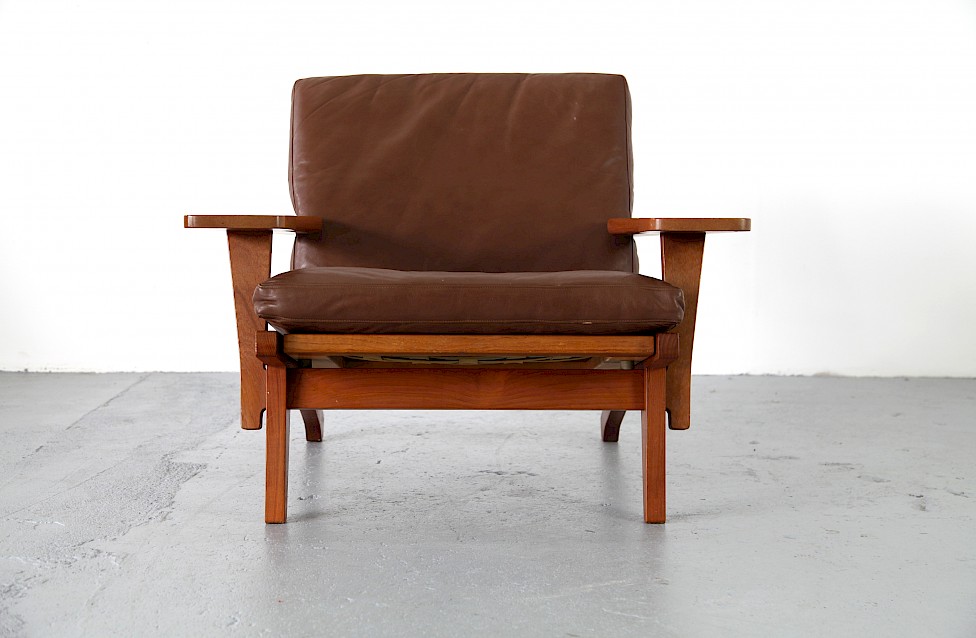 Teak Easy Chair with leather cushions model G-375 by Hans J. Wegner, Produces by Getama, Denmark_12