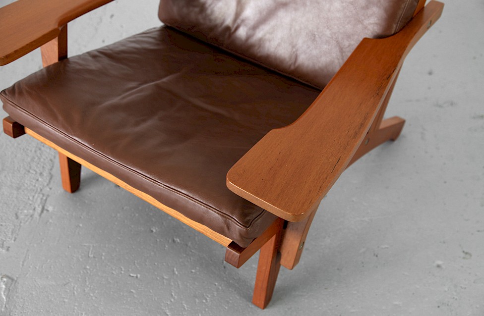 Teak Easy Chair with leather cushions model G-375 by Hans J. Wegner, Produces by Getama, Denmark_3
