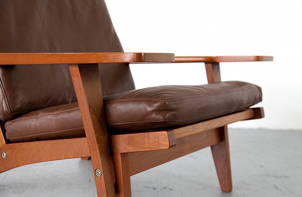 Teak Easy Chair with leather cushions model G-375 by Hans J. Wegner, Produces by Getama, Denmark_6