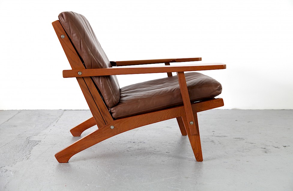 Teak Easy Chair with leather cushions model G-375 by Hans J. Wegner, Produces by Getama, Denmark_9