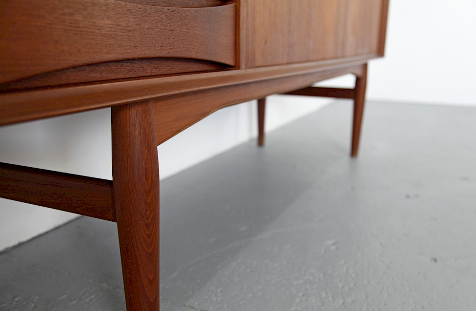 Danish Modern Triennale Teakholz Highboard Model 63 by Arne Vodder for Sibast - Made in Denmark_3