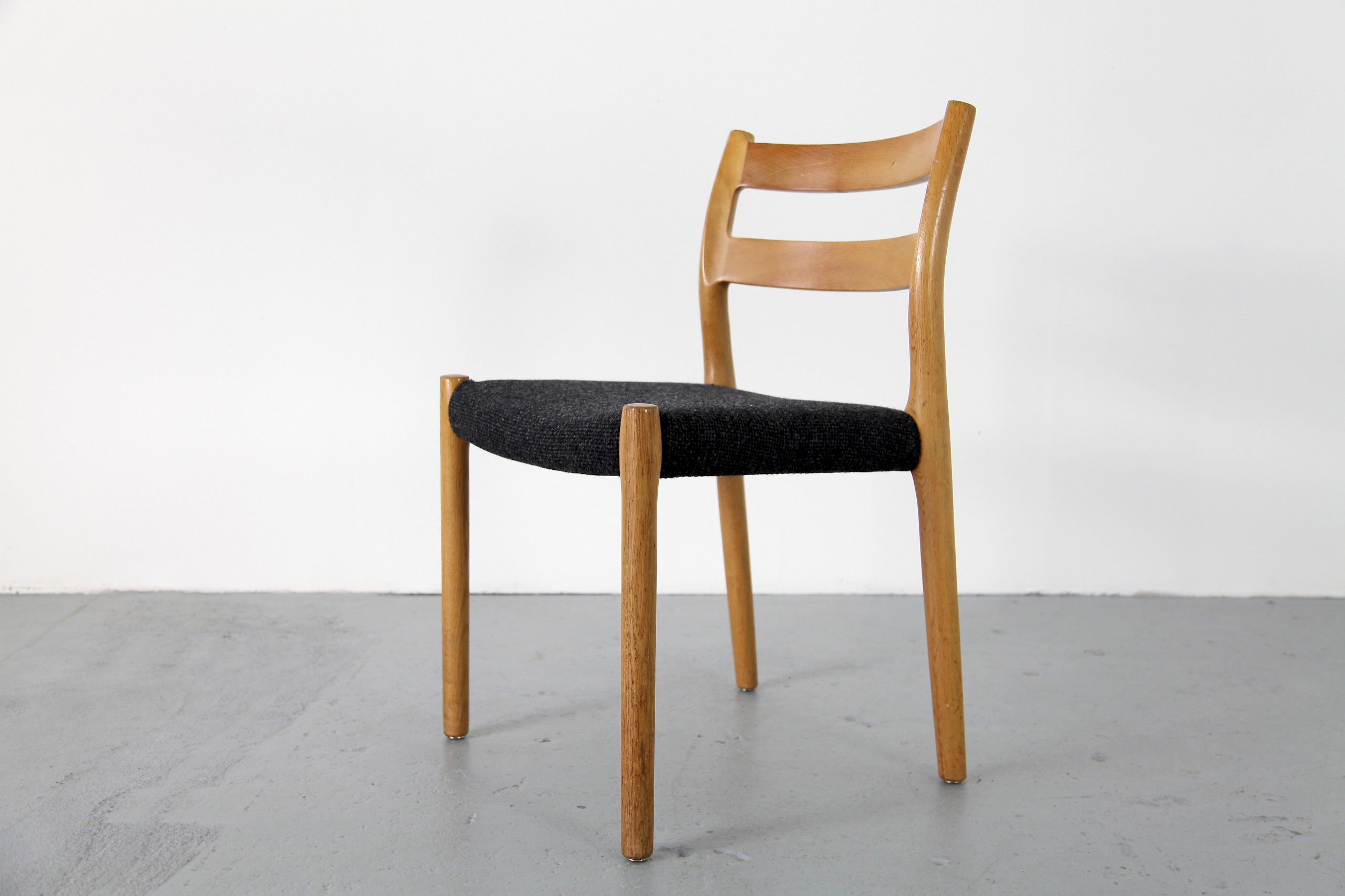 Danish Modern Oak Dining Chairs Mod. 84 by Niels O. Møller Denmark_10