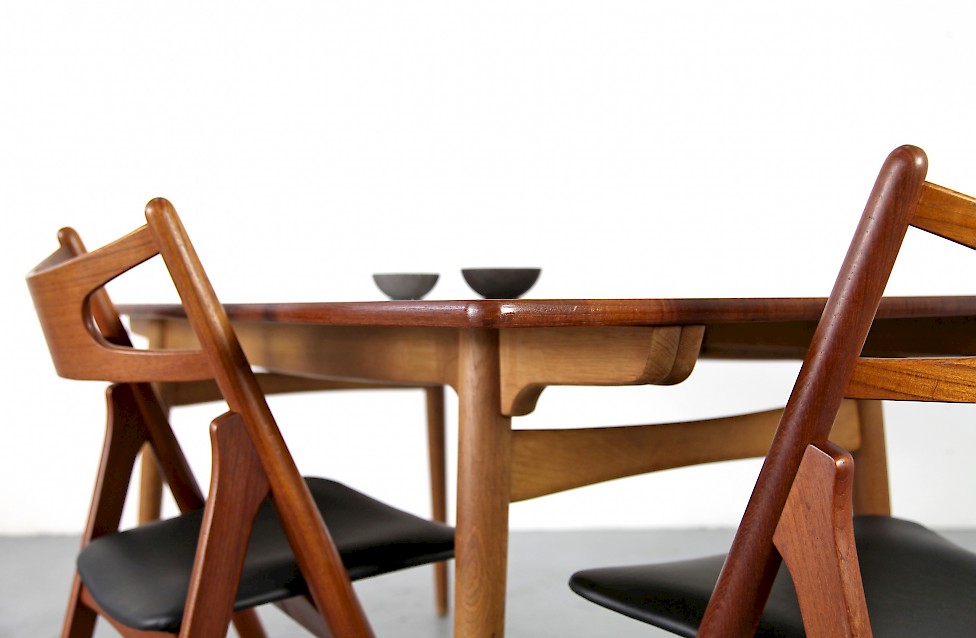 Danish Modern Design Classic Dining Table by Hans J Wegner for Andreas Tuck Daenemark Esstisch_