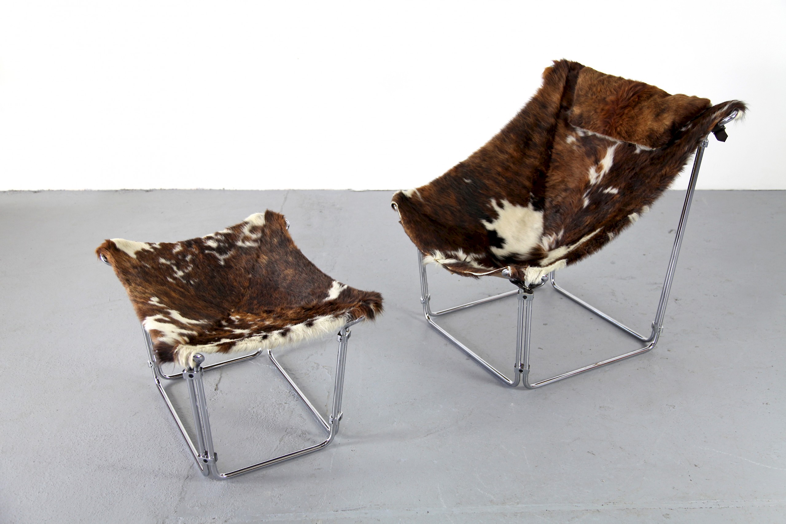 Cowhide Lounge Chair with Ottoman Turbular Steel by Kwok Hoi Chan for Steiner Paris France 1969 Mid Century Modern_10