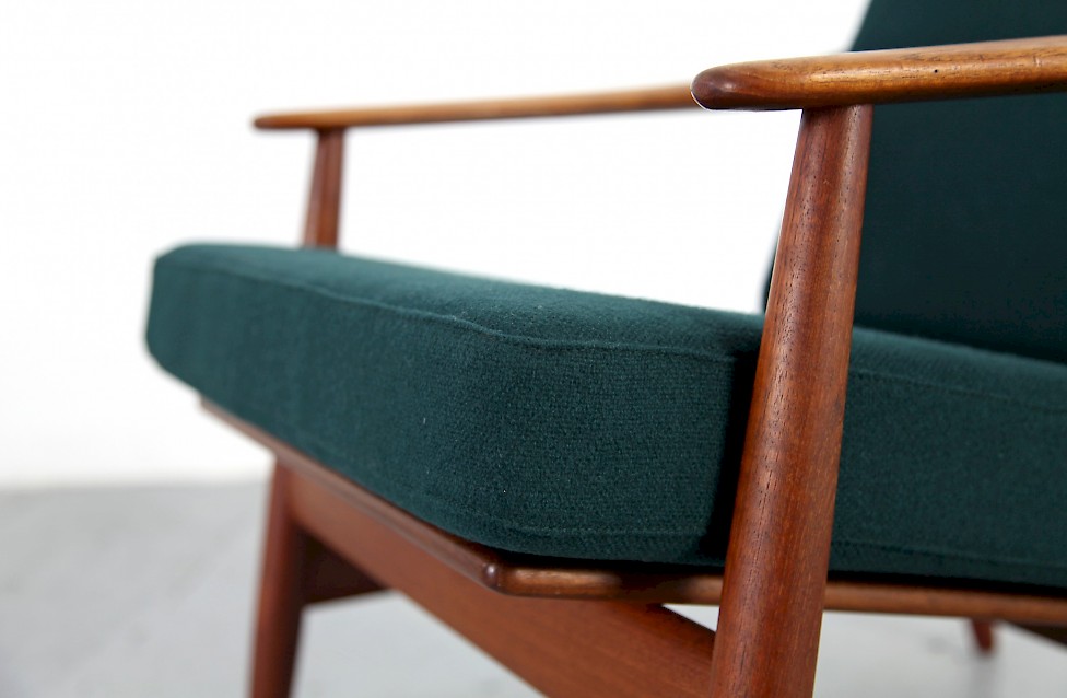 Daenischer Teak Sessel von Hans Olsen mit Messing Halterungen bezogen in gruenem Stoff von Kvadrat 1960_11