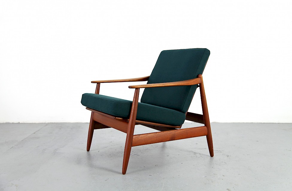 Daenischer Teak Sessel von Hans Olsen mit Messing Halterungen bezogen in gruenem Stoff von Kvadrat 1960_12