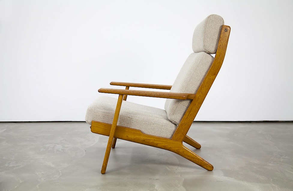 GE-290 Lounge Chair by Hans J. Wegner / no.1