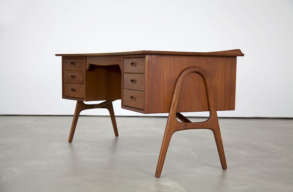 Desk by Svend Aage Madsen