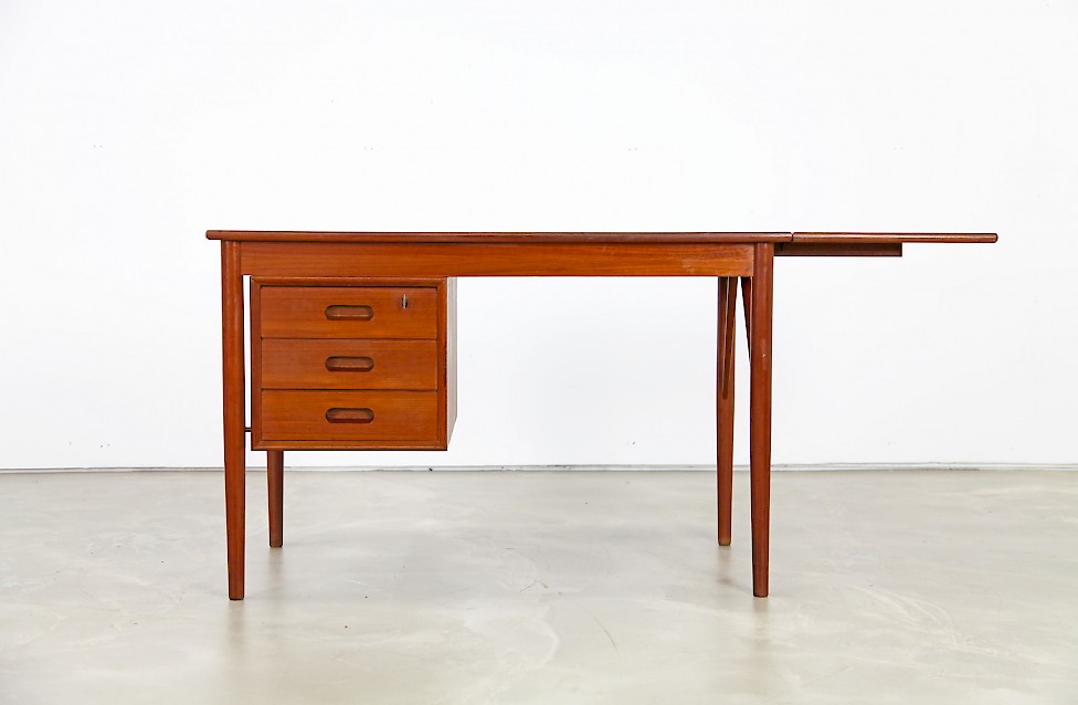 Extendable Teak Desk