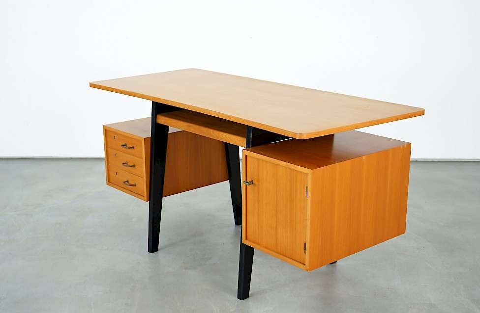 Ash Desk