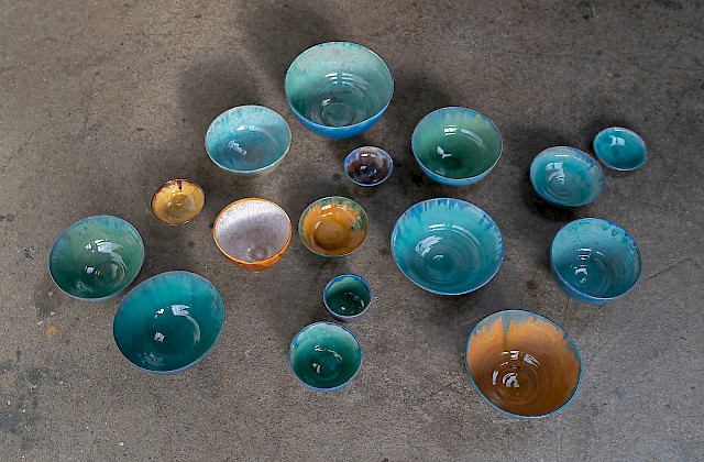 Set aus verschiedenen Keramikschüsseln