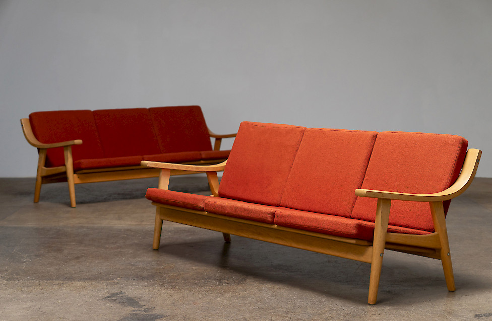 Hans J. Wegner - Zwei Sofas GE 530
