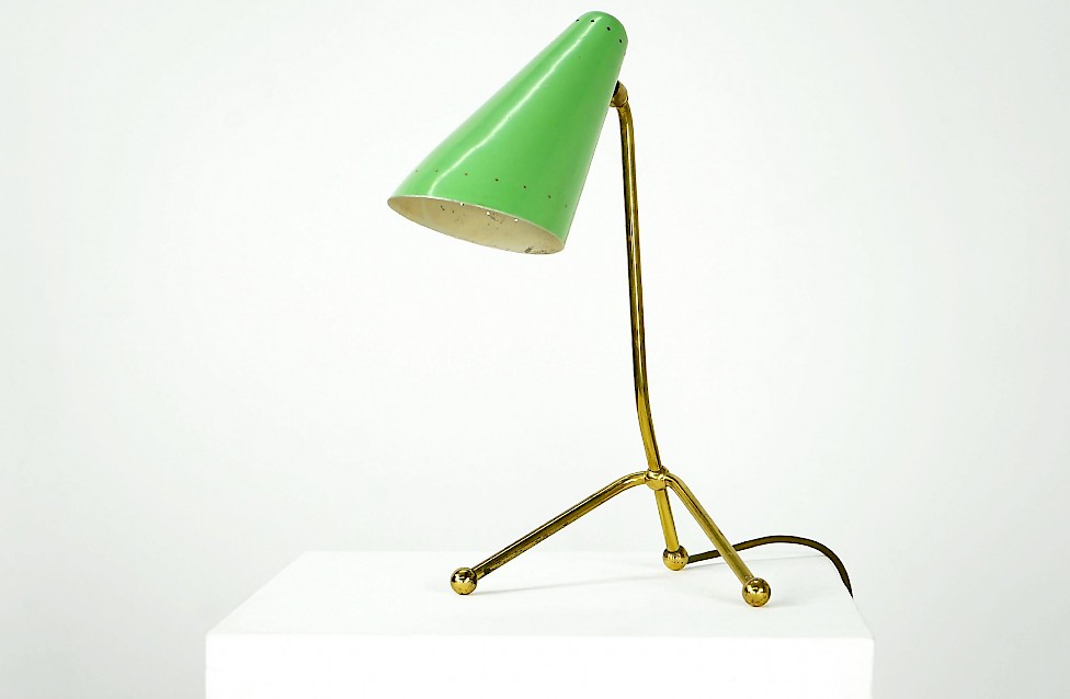 Beautiful Tripod Desk Light