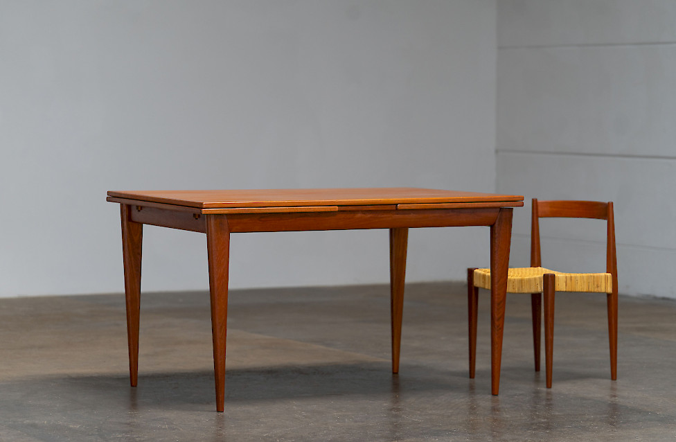 Niels Otto Møller – Extendable Dining Table