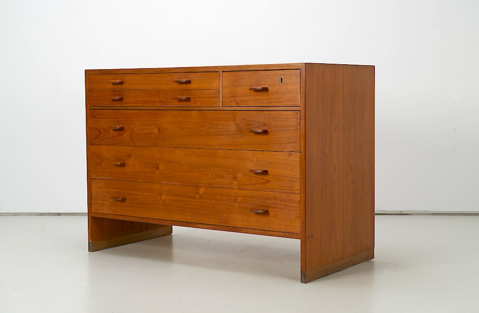 Artifact undersøgelse indtryk Chest of Drawers RY-16 by Hans J. Wegner - Adore Modern